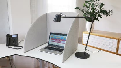 Bordsskärm grå 580 mm
