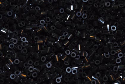Pärlor Nabbi svart 6000/fp