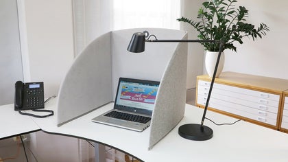 Bordsskärm grå 580 mm